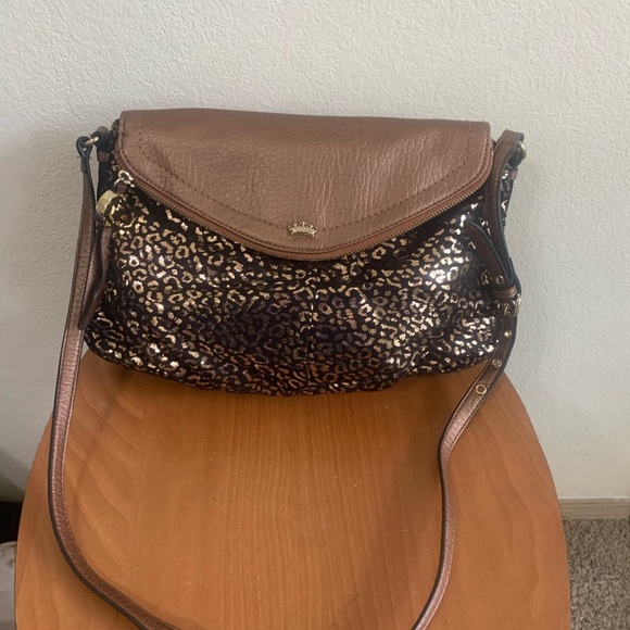 Juicy Couture Metallic Leopard Crossbody Bag
Vegan Leather Animal Print - Picture 2 of 10